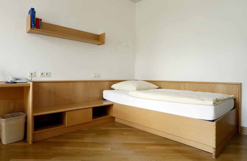 Tagungs- Und Bildungszentrum Steinbach/Taunus Steinbach im Taunus Kamer foto
